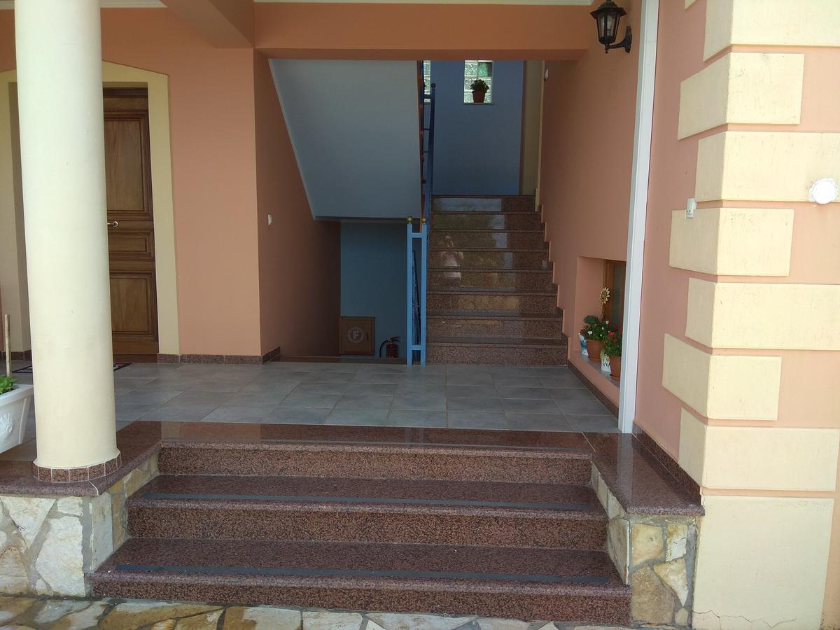 Victoria'S Apartments Dilinata Екстер'єр фото